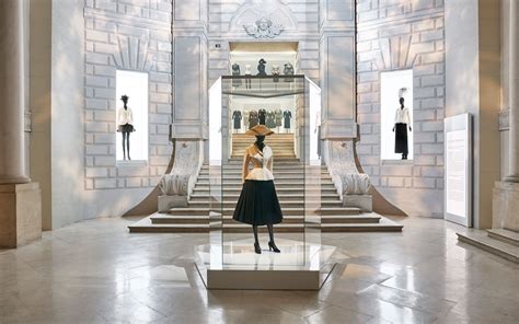 dior 展 パリ|la galerie Dior history.